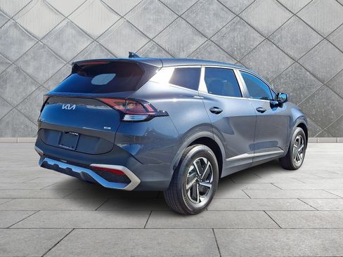 Used 2023 Kia Sportage LX image 7