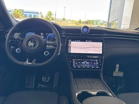New 2025 Maserati Grecale Modena image 12