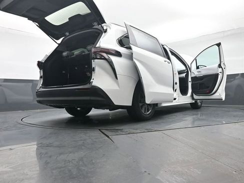 Used 2025 Toyota Sienna LE image 53