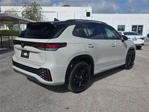New 2026 Volkswagen Tiguan SE R-Line FWD image 4