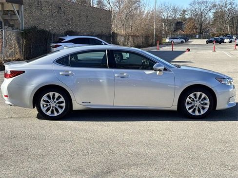 Used 2013 Lexus ES 300h image 4