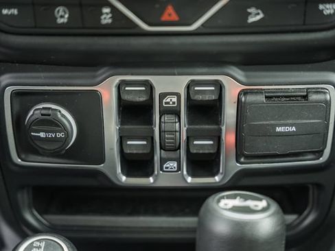 Used 2020 Jeep Wrangler Unlimited Sahara AWD/4WD image 37