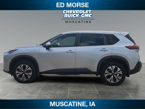 Used 2022 Nissan Rogue SV AWD/4WD image 2