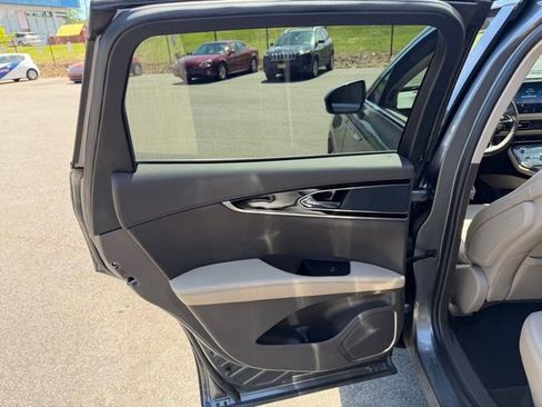 Used 2023 Lincoln Nautilus AWD image 31
