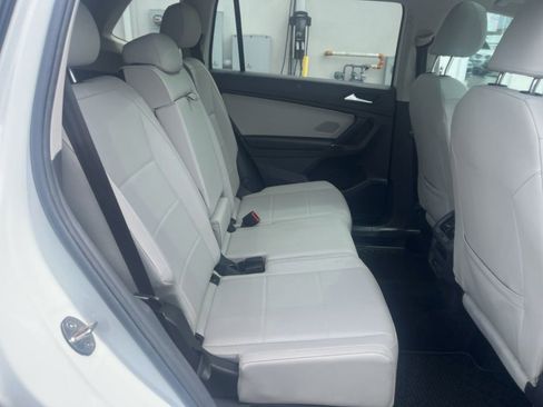 Used 2020 Volkswagen Tiguan SE w/ Panoramic Sunroof Package AWD/4WD image 14
