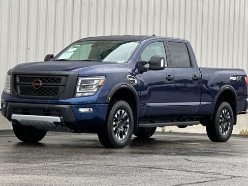 Used 2024 Nissan Titan PRO-4X image 8