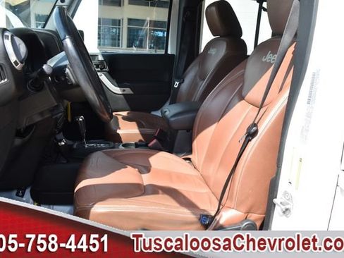 Used 2018 Jeep Wrangler Unlimited Sahara w/ Connectivity Group AWD/4WD image 20