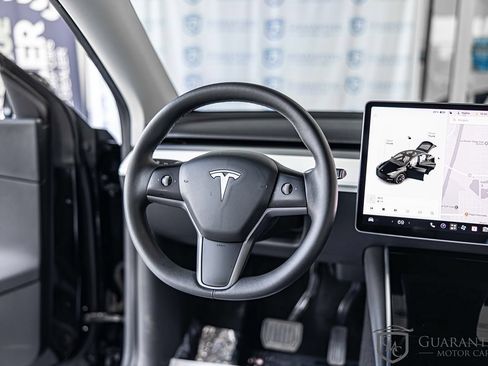 Used 2021 Tesla Model Y Long Range AWD/4WD image 34