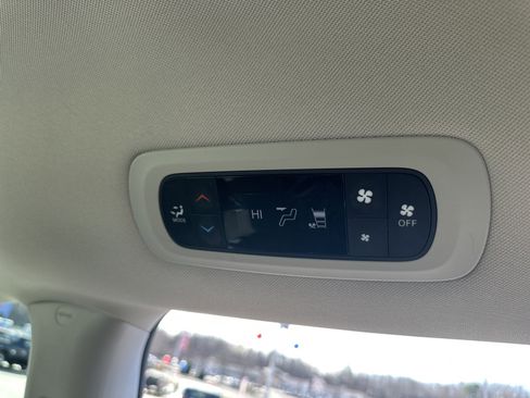 Used 2023 Chrysler Voyager LX image 29
