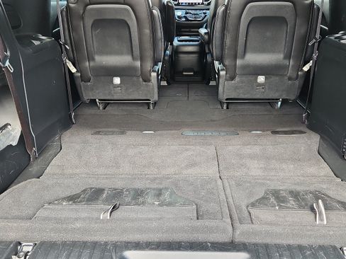 Used 2025 Chrysler Pacifica Limited FWD image 29