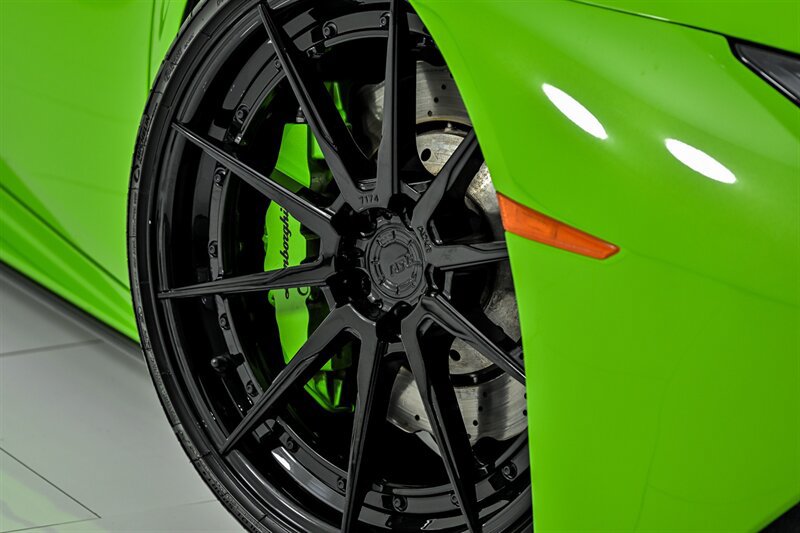 Used 2021 Lamborghini Huracan EVO RWD image 3