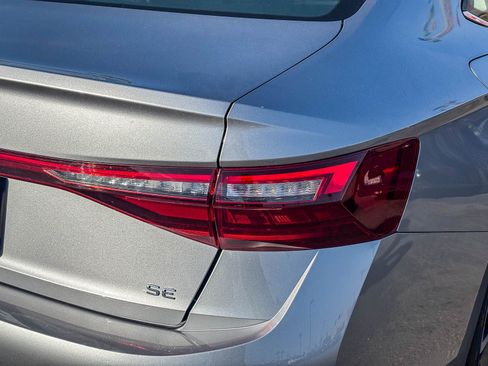 Used 2025 Volkswagen Jetta SE FWD image 9