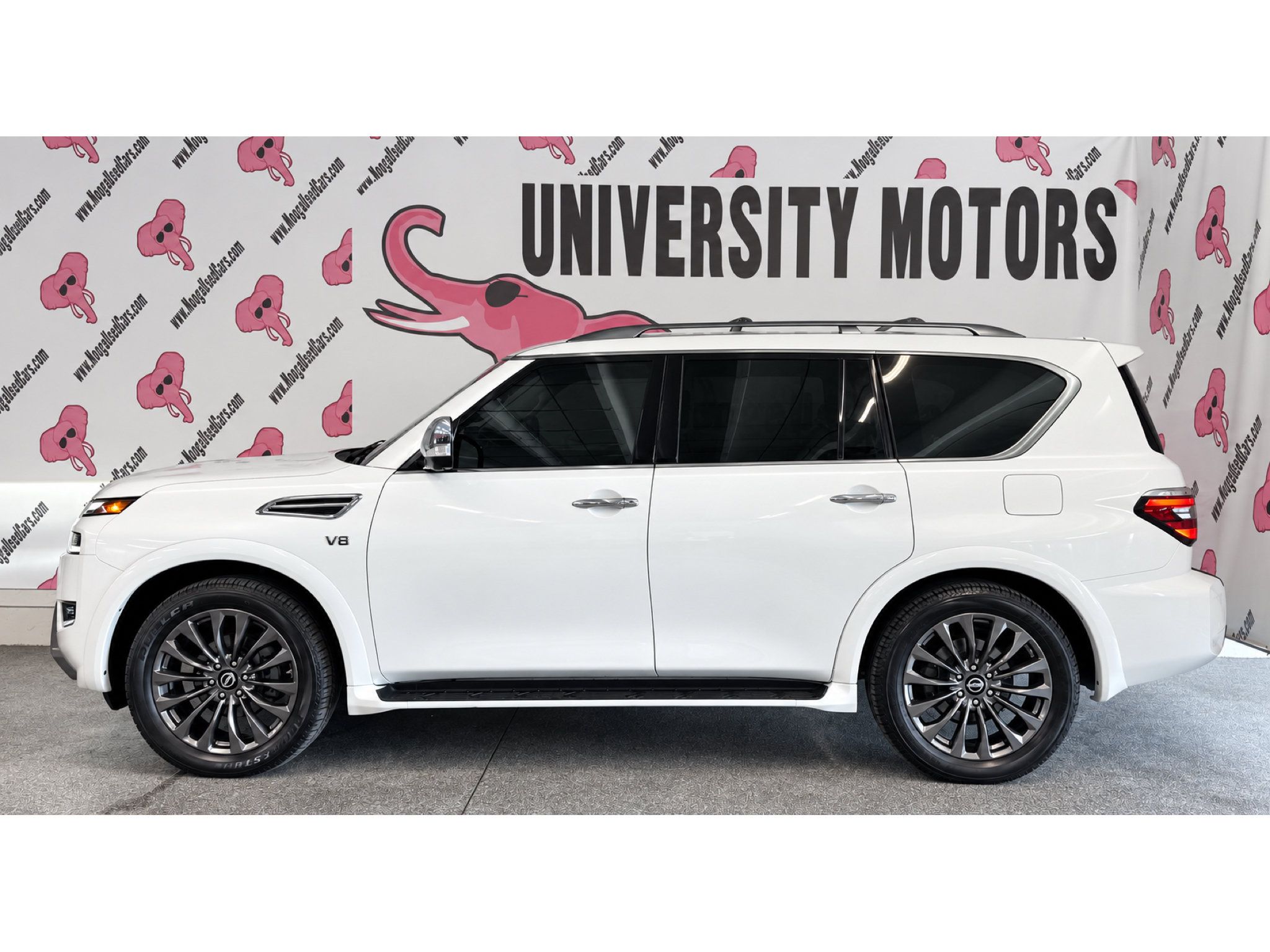 Used 2022 Nissan Armada Platinum w/ Captain's Chairs Package RWD image 7