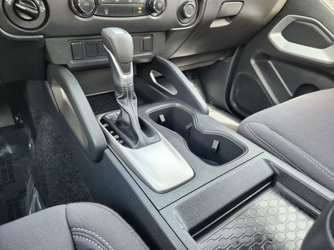 Used 2024 Nissan Frontier SV AWD/4WD image 16