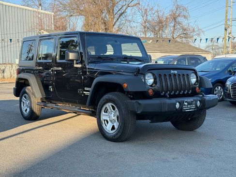 Used 2013 Jeep Wrangler Unlimited Sport AWD/4WD image 3