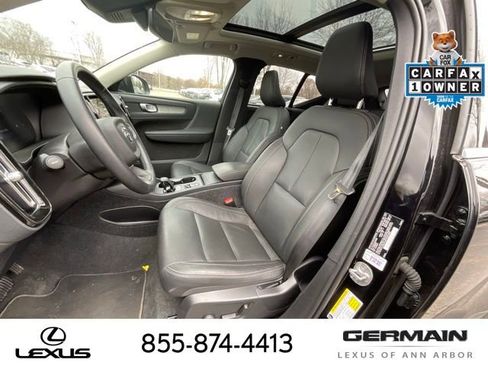 Used 2025 Volvo XC40 B5 Core AWD/4WD image 13