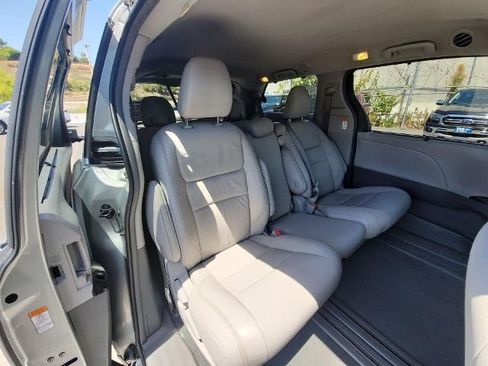 Used 2019 Toyota Sienna XLE FWD image 25