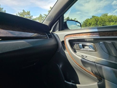 Used 2014 Ford Taurus Limited FWD image 25