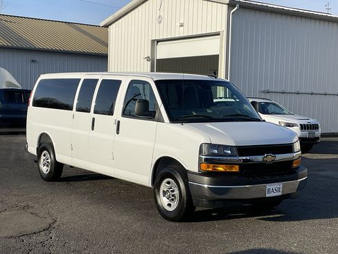 Used 2025 Chevrolet Express 3500 LT w/ LT Preferred Equipment Group RWD image 36