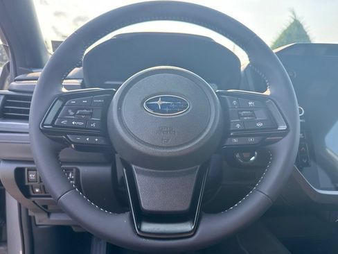 Used 2025 Subaru Forester Premium AWD/4WD image 7