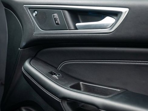 Used 2024 Ford Edge Titanium image 31