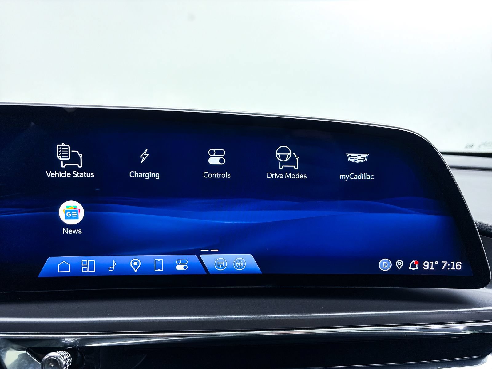 Used 2024 Cadillac Lyriq Tech RWD image 25