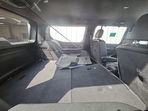 Used 2022 Jeep Wagoneer Series III w/ Rear Seat Entertainment Group AWD/4WD image 6