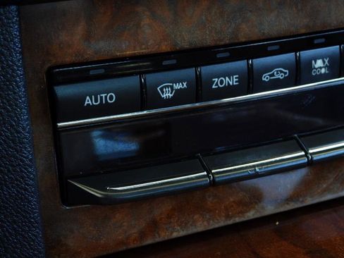 Used 2013 Mercedes-Benz E 350 Luxury image 56