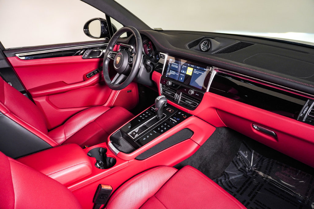 Certified 2026 Porsche Macan AWD/4WD image 14
