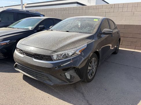 Used 2023 Kia Forte LXS w/ LXS Technology Package FWD image 4