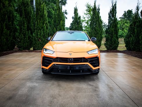 Used 2022 Lamborghini Urus AWD/4WD image 3