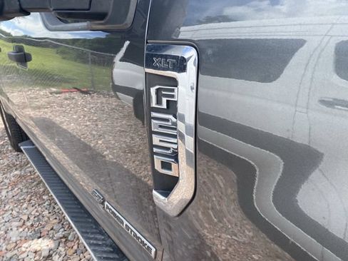 Used 2017 Ford F250 XLT AWD/4WD image 4