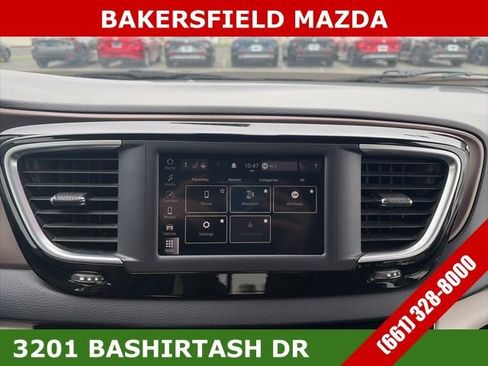 Used 2022 Chrysler Voyager LX image 25