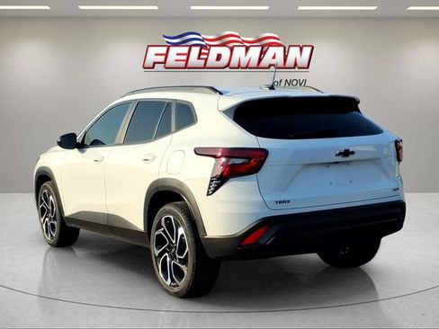 Used 2024 Chevrolet Trax RS w/ Sunroof Package FWD image 3