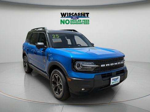 Certified 2025 Ford Bronco Sport Outer Banks w/ Outer Banks Tech Package+ AWD/4WD image 32