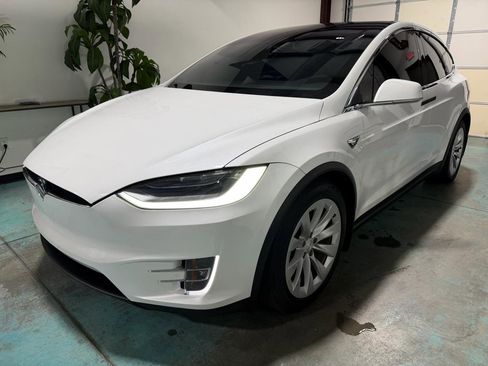 Used 2019 Tesla Model X 100D image 3