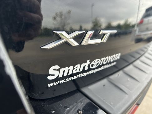 Used 2021 Ford Explorer XLT w/ Equipment Group 202A AWD/4WD image 9