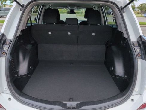 Used 2017 Toyota RAV4 LE w/ Carpet Mat Package AWD/4WD image 13