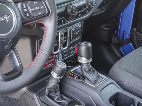Used 2024 Jeep Wrangler Unlimited Rubicon AWD/4WD image 18