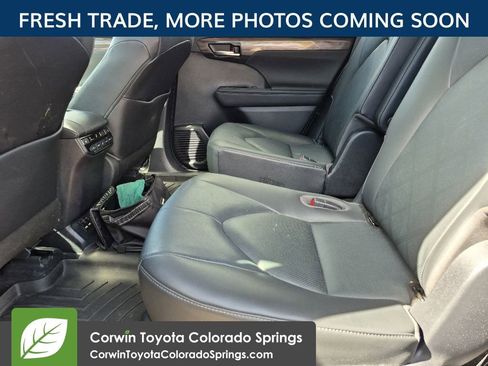 Used 2020 Toyota Highlander Platinum AWD/4WD image 12