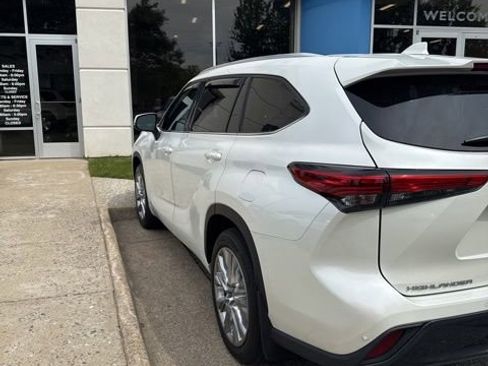 Used 2020 Toyota Highlander Limited image 1