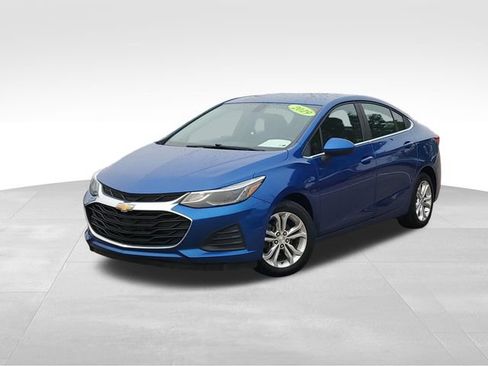 Used 2019 Chevrolet Cruze LT FWD image 1