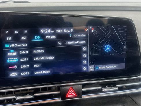 Used 2025 Hyundai Elantra Limited FWD image 21