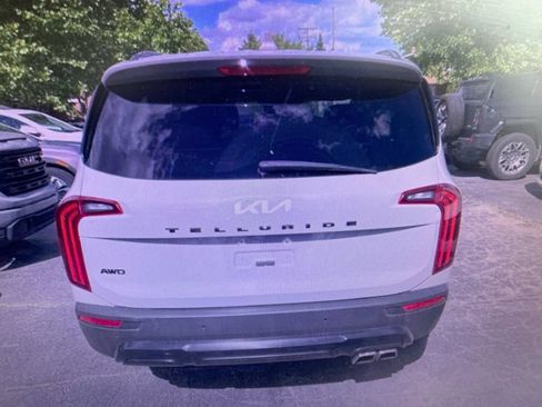 Used 2022 Kia Telluride EX w/ EX Premium Package AWD/4WD image 3