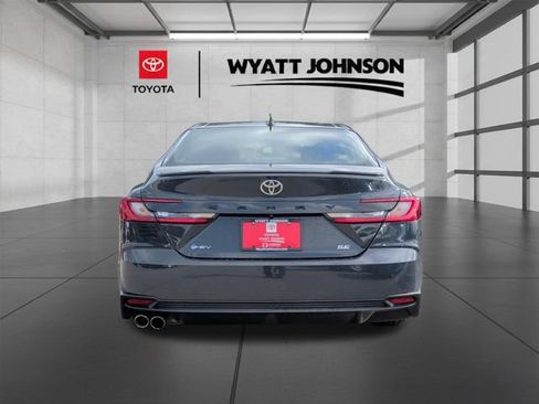 Used 2025 Toyota Camry SE FWD image 4