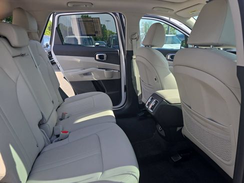 Used 2025 Kia Sorento S w/ Panoramic Sunroof Package FWD image 12
