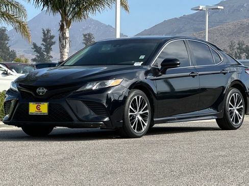 Used 2018 Toyota Camry SE FWD image 7