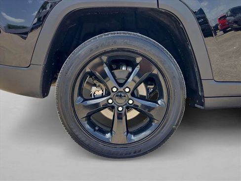 Used 2023 Jeep Grand Cherokee Altitude AWD/4WD image 21