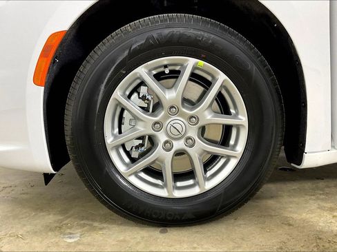 New 2026 Chrysler Pacifica Select FWD image 12