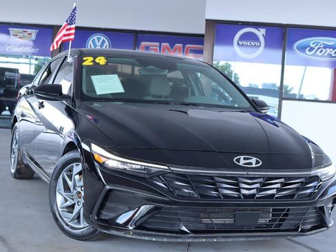 Used 2024 Hyundai Elantra SEL FWD image 2